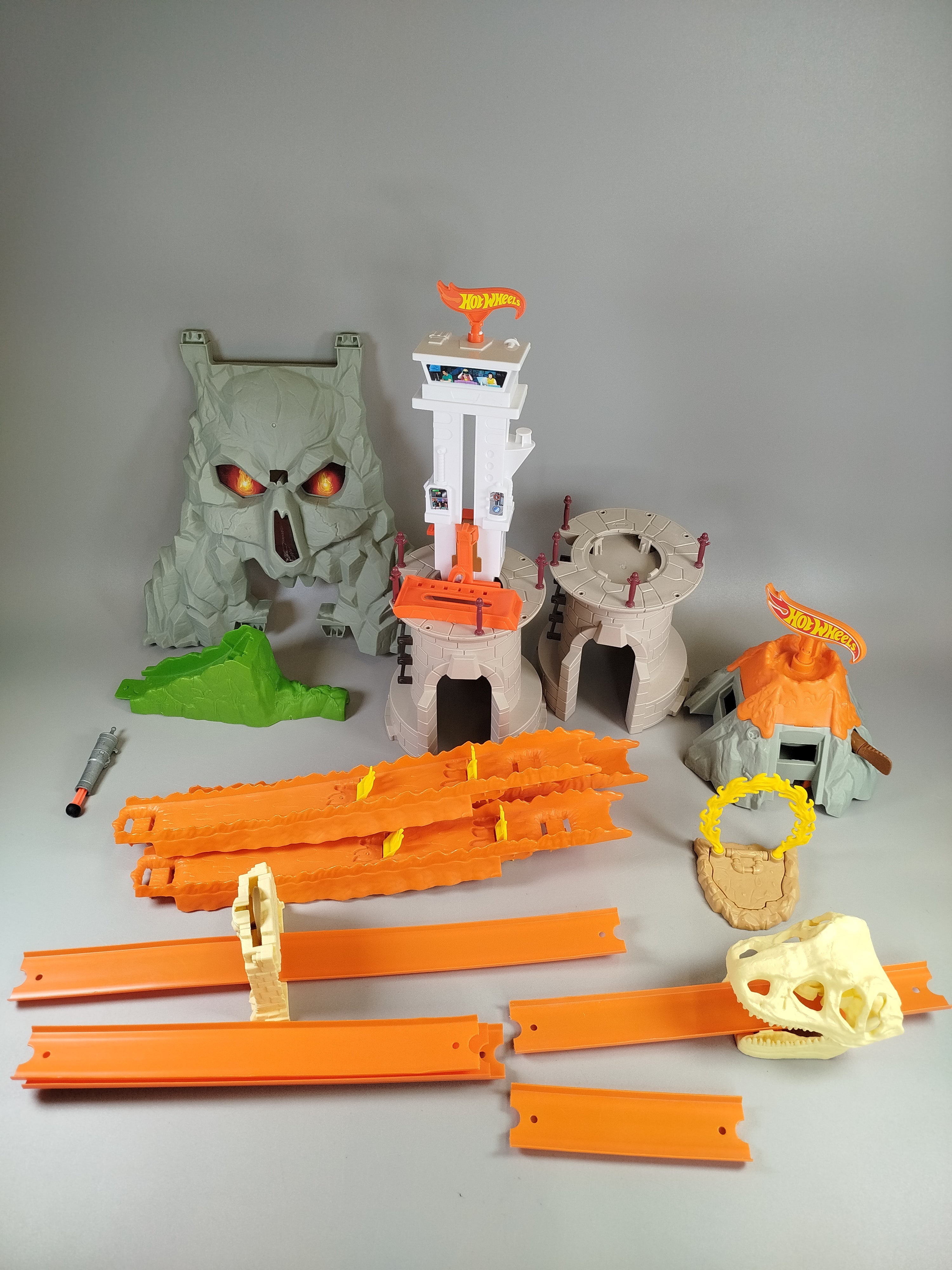 Hot Wheels - Volcano Blast Track Builder